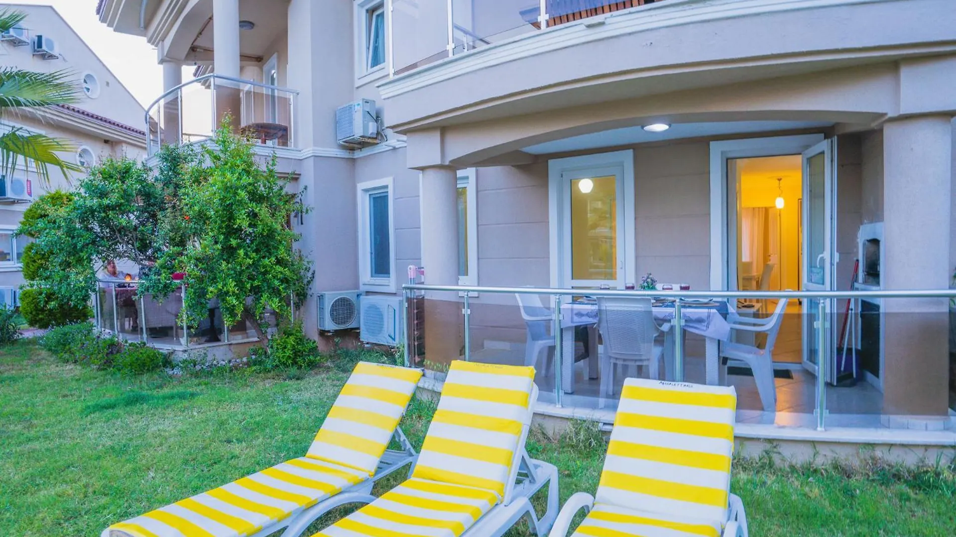 Sunset Beach Resort Aqua Lettings 페티예 아파트호텔