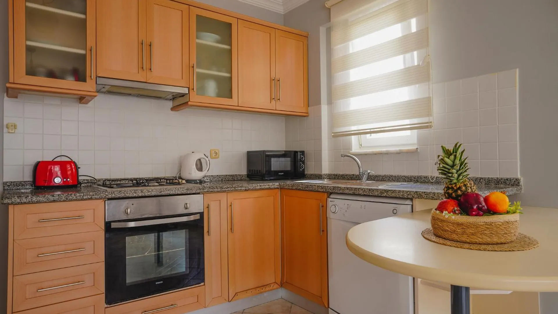 Sunset Beach Resort Aqua Lettings 페티예 0*,